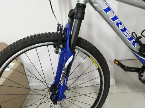 ### MOUNTAIN BIKE - TREK 4700 ###