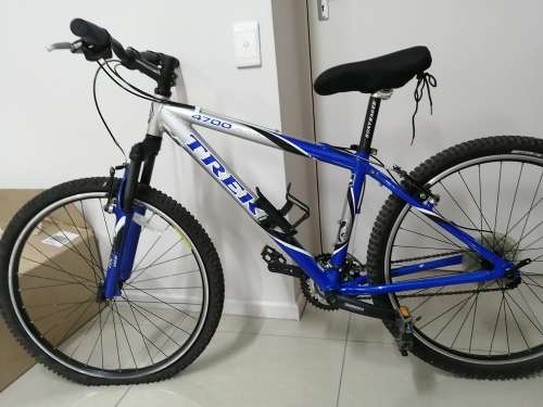 ### MOUNTAIN BIKE - TREK 4700 ###