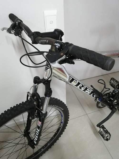 ### MOUNTAIN BIKE - TREK 6500 ###