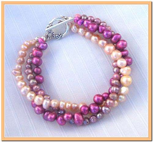 Stunning 3-Strand Freshwater pearl bracelet