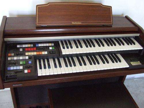 TECHNICS ORGAN - EXCELLENT CONDITION