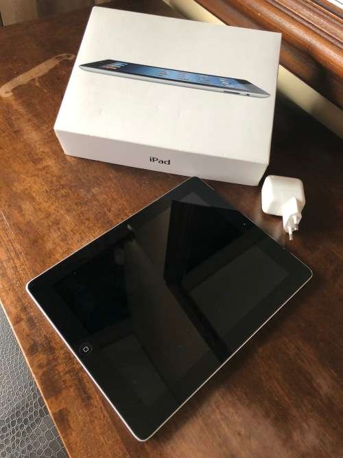 iPad 3rd Gen 16GB Black (Cellular + Wi-Fi)