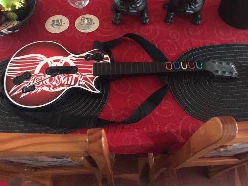 Guitar Hero Wireless Guitar + 2 Games + Extra Faceplate