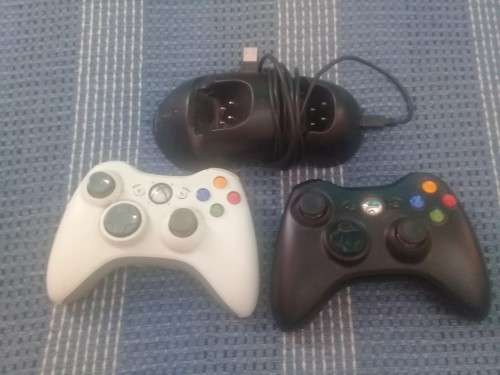 Original XBOX 360 Controllers + Dual Charging Dock
