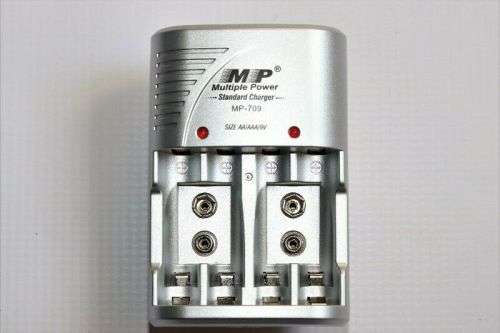 UNIVERSAL BATTERY CHARGER