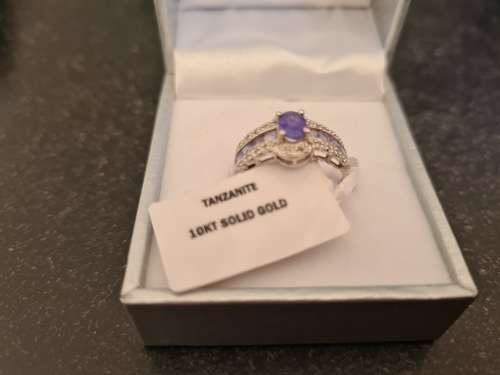 3/4 Tanzanite & Diamond 10KT Solid Gold Ring