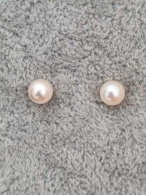 Stunning Woman's 14CT Gold  with Genuine White Cultured  Pearl's Earrings