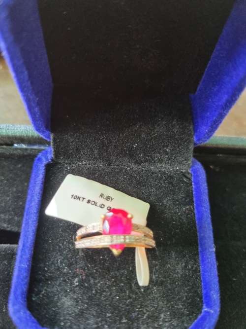 Stunning 10KT Dimaond Ruby Ring