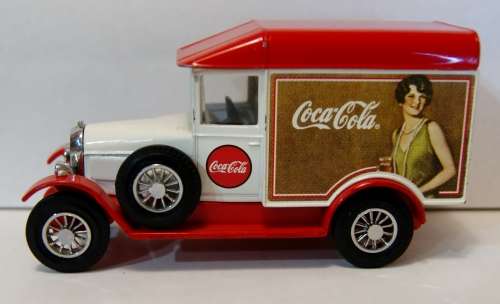 f23 COCA COLA MATCHBOX COLLECTIBLES SCALE 1;43 MORRIS VAN