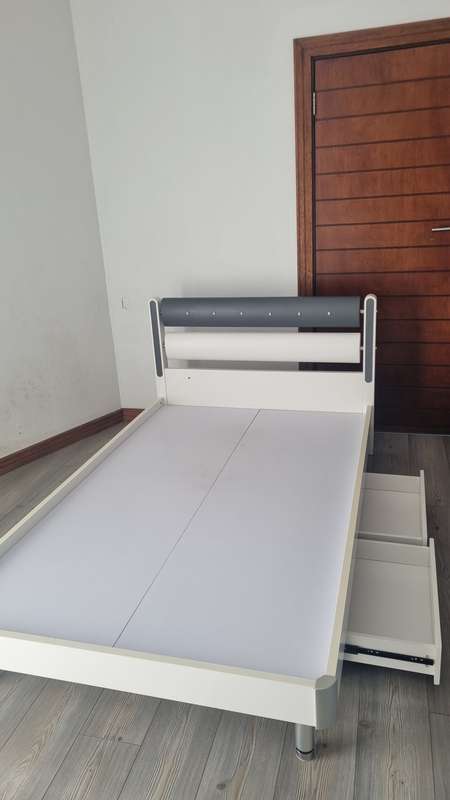 White Mokki 3/4 bed in Excellent Condition with storage underneath. For Collection in Centurion.