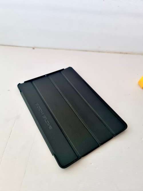 iPad 9th Gen 64GB Wifi + Accessories worth R1500!!