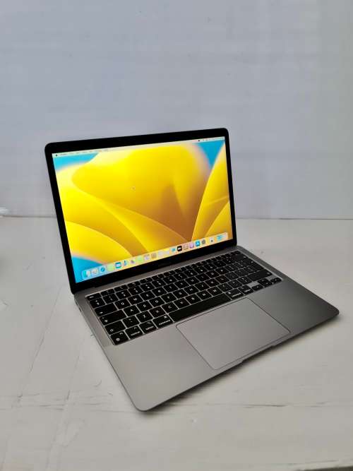 M1 MacBook Air 13` , 256GB SSD, 8GB RAM - Space Grey - LIKE NEW!!