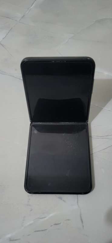 SAMSUNG Z FLIP 3 READ