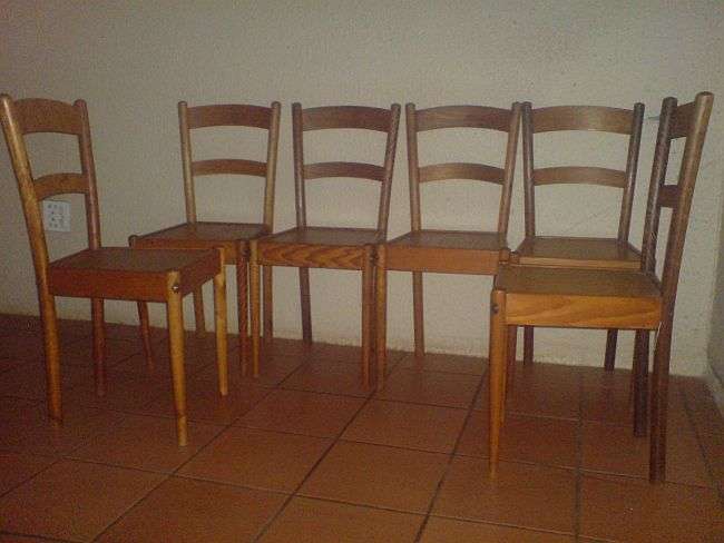 6 Globe chairs in excellent condition.