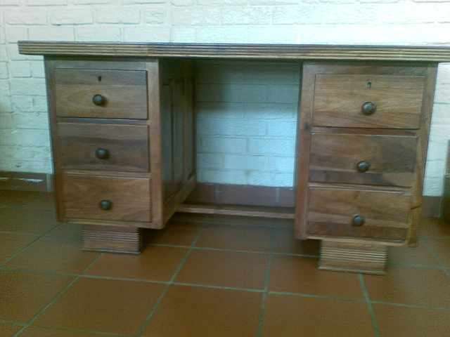 R1 No reserve!!!!! Lovely  Six drawer Kiaat ( African Teak) desk.