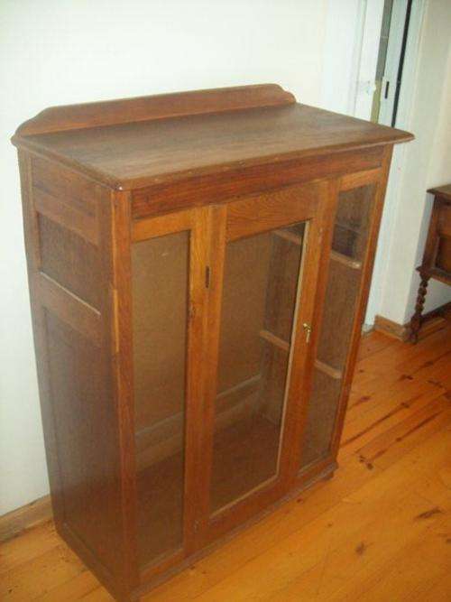 Stunning Boockcase or display cabinet in old english oak.  1930's