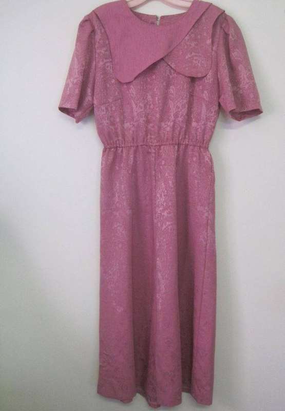 Vintage pink smart dress with large collar detail