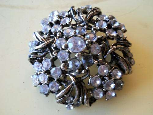 VINTAGE BROOCH