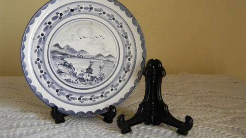 Plate or photo stands x 8