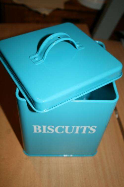 Biscuit Tin Blue