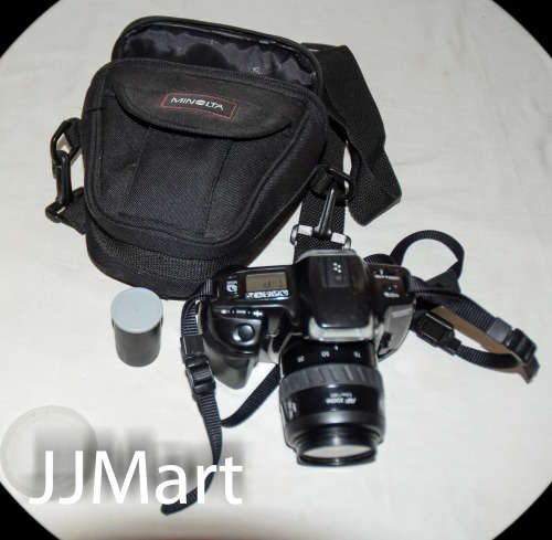 Minolta DYNAX 300si Film Camera and Sigma 35-70mm Zoomlens + Bag