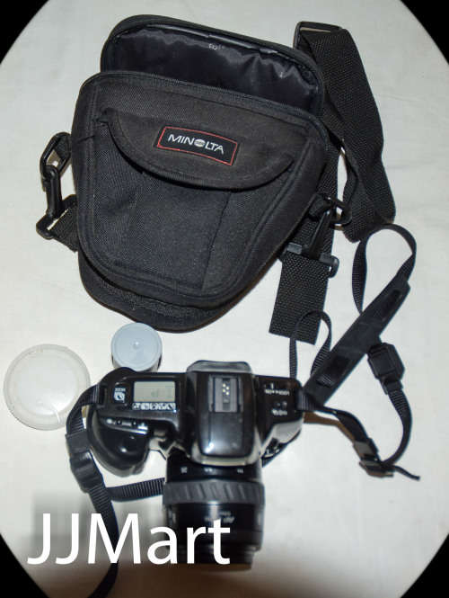 Minolta DYNAX 300si Film Camera and Sigma 35-70mm Zoomlens + Bag