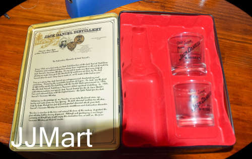 COLLECTABLE JACK DANIEL`S `HERITAGE SERIES` TIN + 2 Glasses
