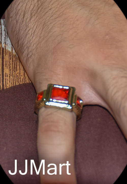 Costume Jewellery : Men`s Ring  Golden with red stone square Size 7