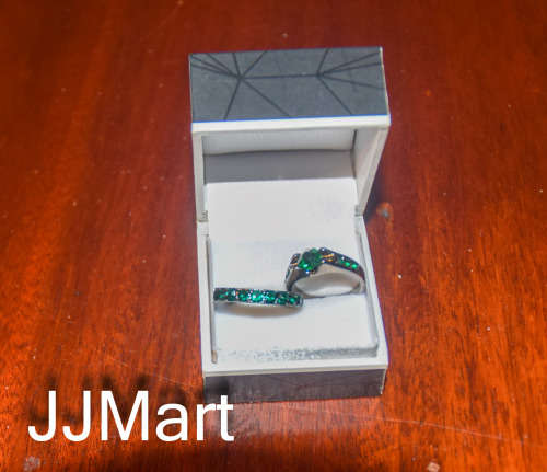 Costume Jewellery : Silver Ring Set with Green stones  - Size 5