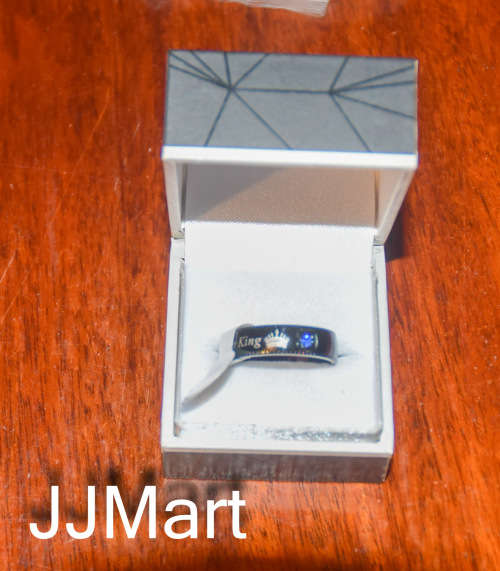 Costume Jewellery : Her King Ring- Black with stone  - Size 8