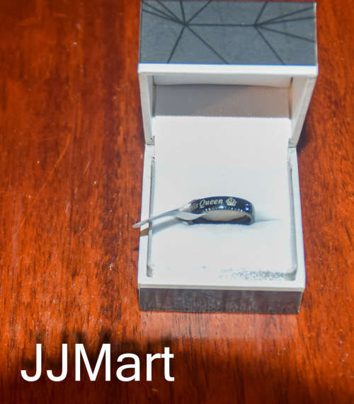Costume Jewellery : His Queen Ring with stone  - Size 5