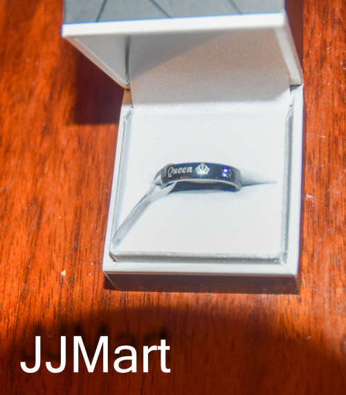 Costume Jewellery : His Queen Ring with stone  - Size 5