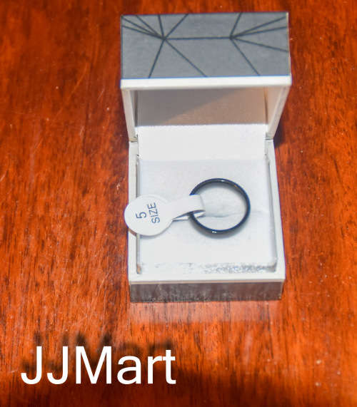 Costume Jewellery : His Queen Ring with stone  - Size 5