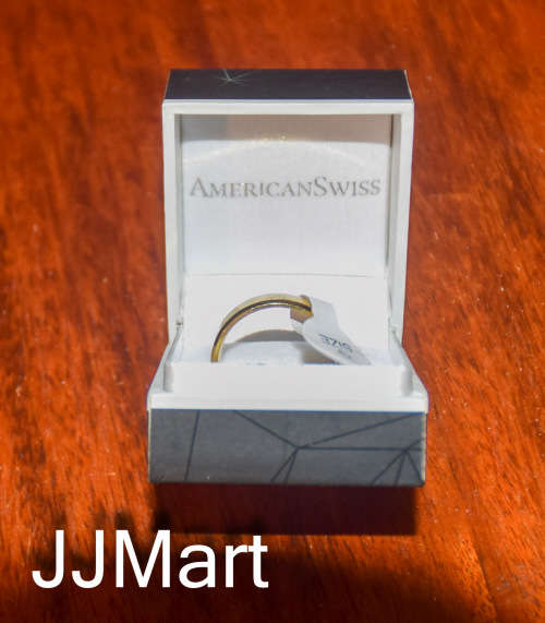 Costume Jewellery: Golden Ring  - Size 9