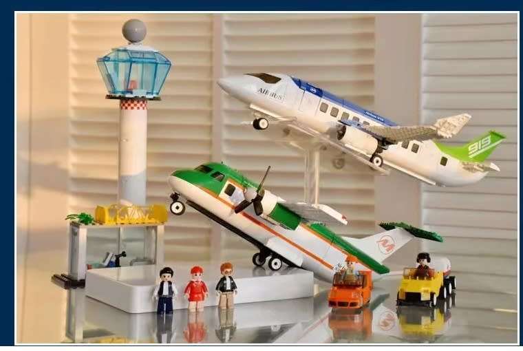 Sluban Building Set: Aviation Airport - 731 Pieces (Unboxed)