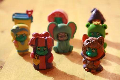 Party Animals - Cute bears with costumes to wear x 8