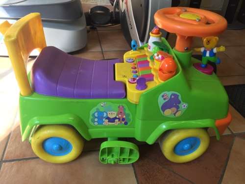 Musical ride on car