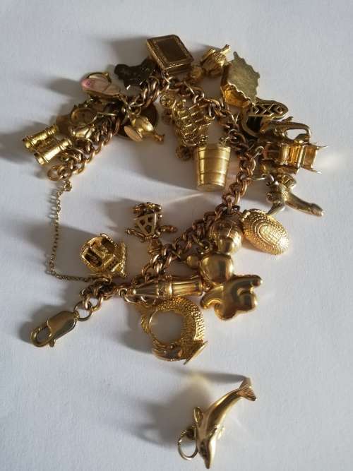 ** CHARM BRACELET ** SOLID 9CT GOLD ** 1950s ERA ** VERY HEAVY 83.71 GRAMS **