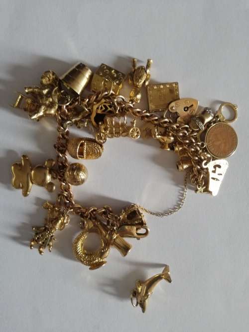 ** CHARM BRACELET ** SOLID 9CT GOLD ** 1950s ERA ** VERY HEAVY 83.71 GRAMS **