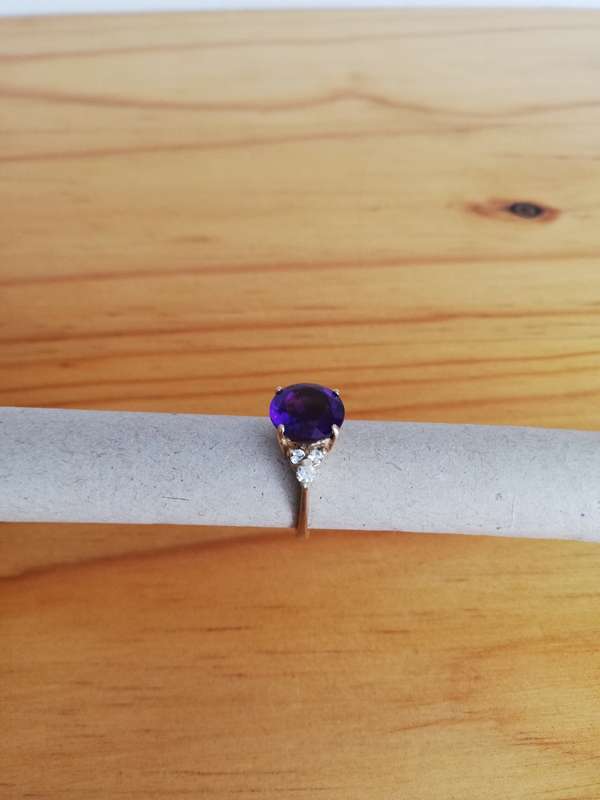 ** BEAUTIFUL SOLID 9CT GOLD RING **  CRAZY R1 START ....