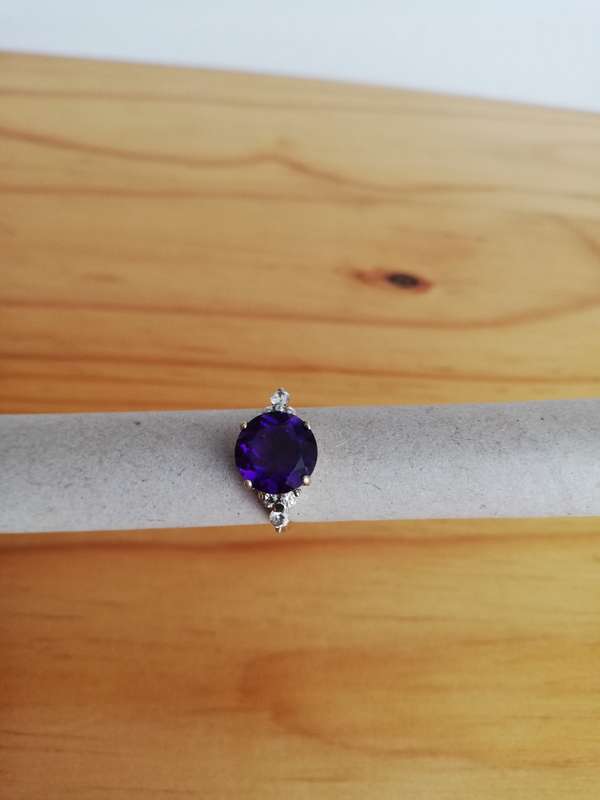 ** BEAUTIFUL SOLID 9CT GOLD RING **  CRAZY R1 START ....