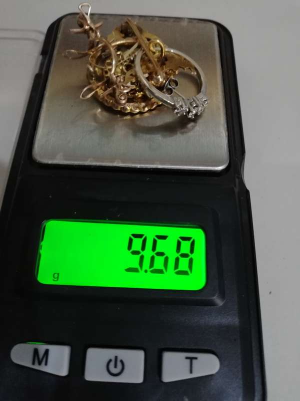 ** SOLID 9CT GOLD & DIAMOND SCRAP LOT **   CRAZY R1 START !!!!!