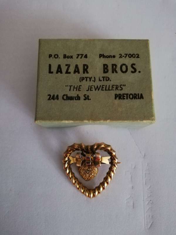** SOLID 9CT GOLD ** HEART BROOCH ** HALLMARKED ** 3.09 GRAMS OF GOLD ** CRAZY R1 START !!!!