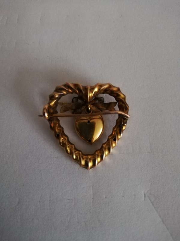 ** SOLID 9CT GOLD ** HEART BROOCH ** HALLMARKED ** 3.09 GRAMS OF GOLD ** CRAZY R1 START !!!!