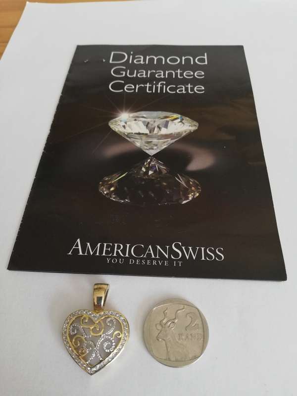 ** SOLID 9CT GOLD ** APPROX 38 DIAMOND HEART PENDANT ** 5.74 GRAMS ** A MUST VIEW ** CRAZY R1 START!