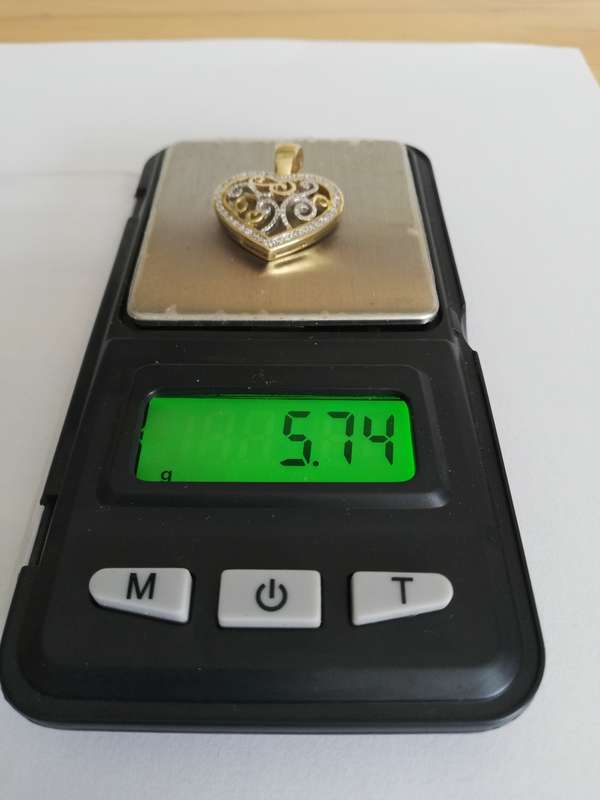 ** SOLID 9CT GOLD ** APPROX 38 DIAMOND HEART PENDANT ** 5.74 GRAMS ** A MUST VIEW ** CRAZY R1 START!