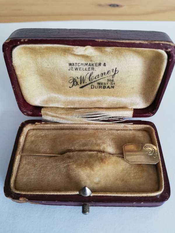 * SOLID 9CT GOLD * TIE PIN * CLEARLY MARKED * BRITISH HALLMARKS * CRAZY R1 START !!!