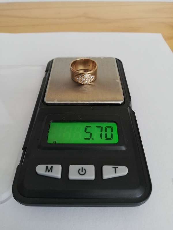 ** SOLID 9CT GOLD RING ** 5.70 GRAMS ** CLEARLY MARKED ** 10 STONES ** CRAZY R1 START !!!