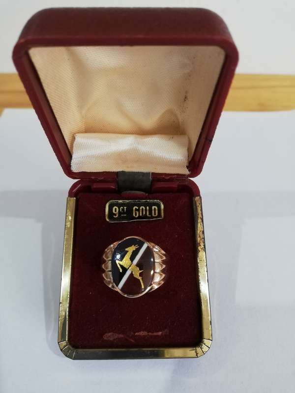 * SOLID 9CT ROSE GOLD SPRINGBOK RING * OLD SA FLAG COLOURS * VERY, VERY RARE * HALLMARKED * 5.99 G *