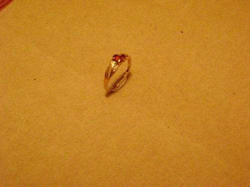 LOVELY SOLID 9CT GOLD RUBY & DIAMOND RING *** CRAZY ** CRAZY ** R1 START !!
